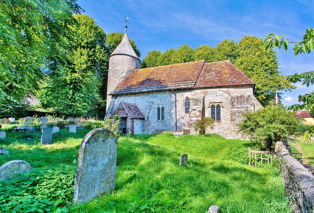 St. Peter's Church, erbaut im 12. Jahrhundert, eine von nur drei Kirchen in Sussex mit rundem Turm, Southease, bei Lewes, East Sussex, England, Vereinigtes Königreich, Europa