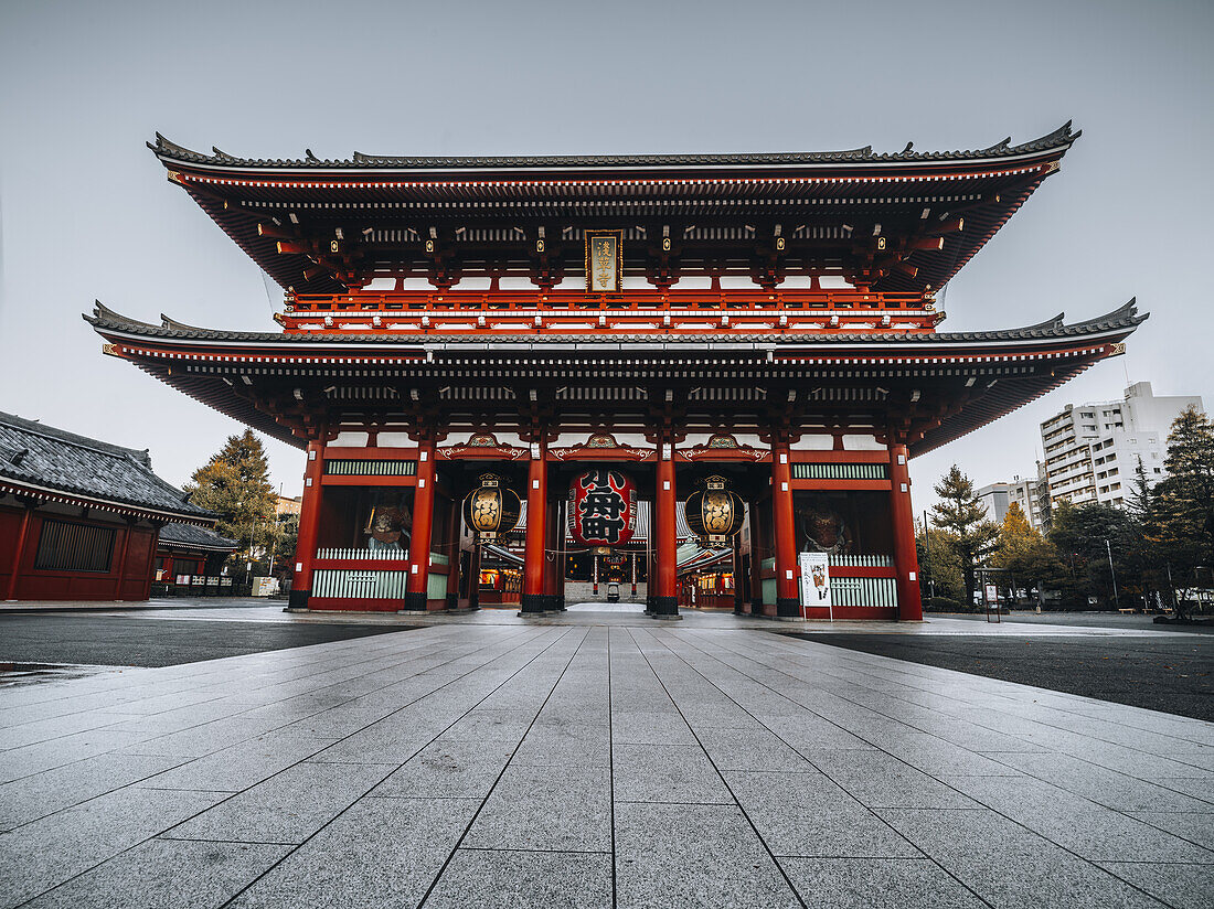 Hozomon Gate in the Senso Ji Temple, Tokyo, Honshu, Japan, Asia