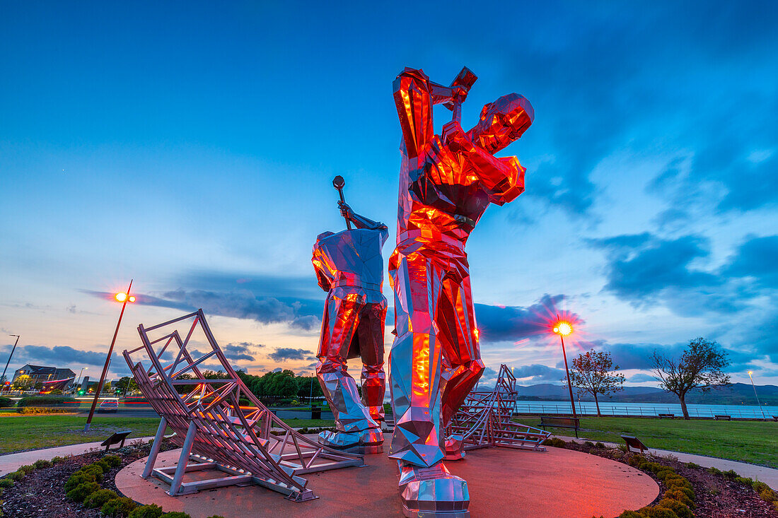 Die Statuen der Schiffsbauer von Port Glasgow, Coronation Park, Port Glasgow, Schottland, Vereinigtes Königreich, Europa