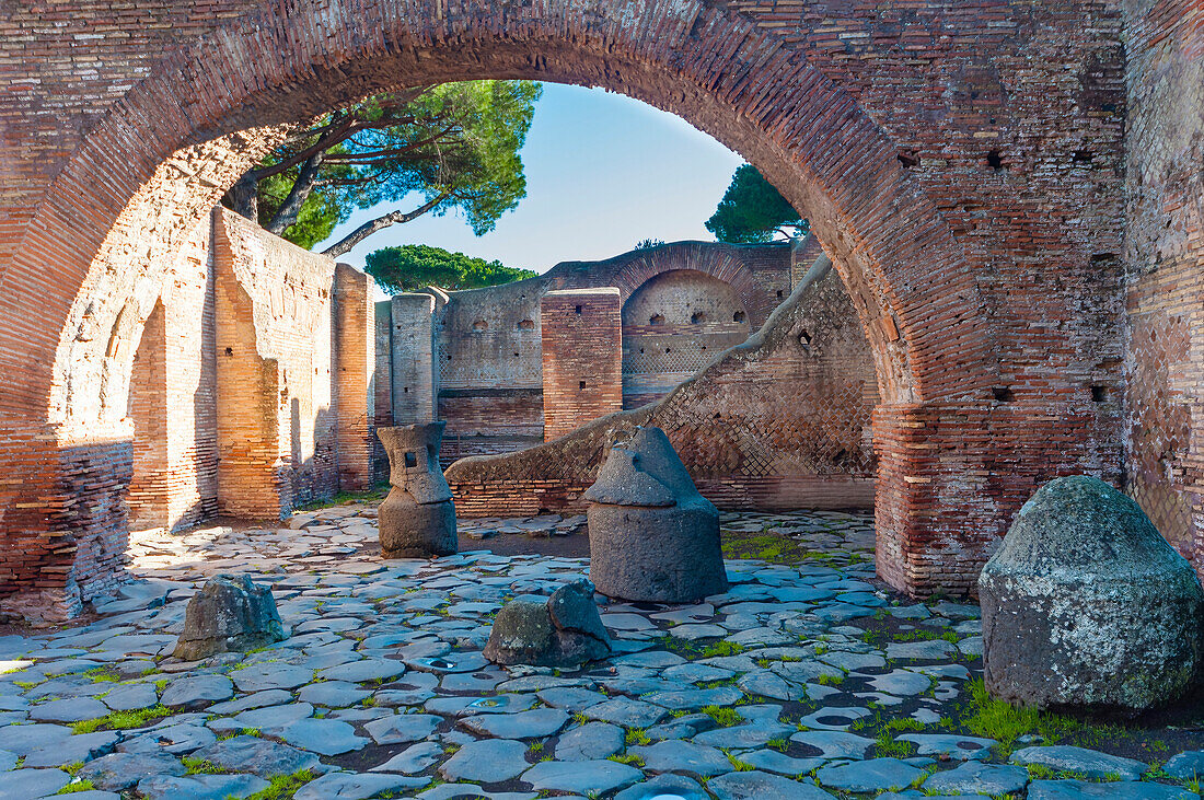 Haus der Mühlsteine, archäologische Stätte Ostia Antica, Ostia, Provinz Rom, Latium (Lazio), Italien, Europa
