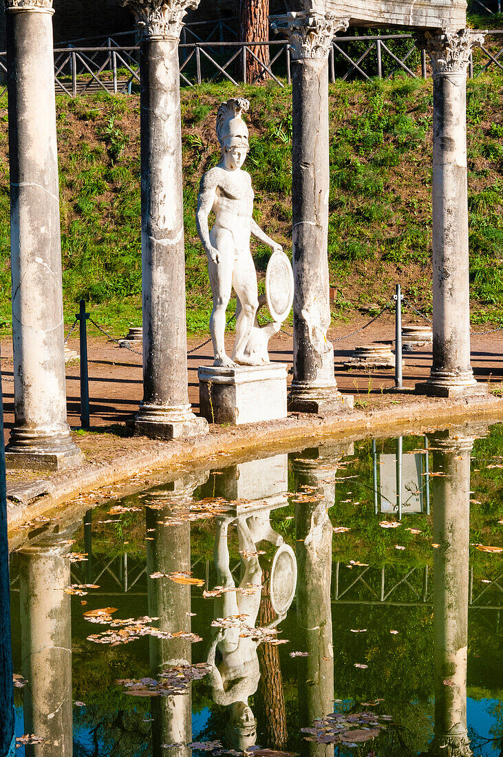 Canopo and Statue of Mars, Hadrian's Villa, UNESCO World Heritage Site, Tivoli, Province of Rome, Latium (Lazio), Italy, Europe