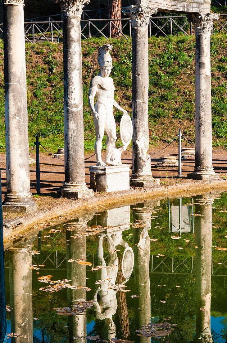 Canopo und Mars-Statue, Hadriansvilla, UNESCO-Welterbe, Tivoli, Provinz Rom, Latium, Italien, Europa