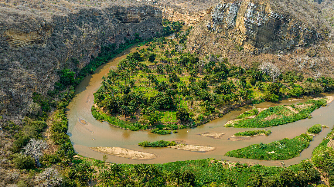 Aerial of the horseshoe bend of the Rio Cubal Canyon, Angola, Africa