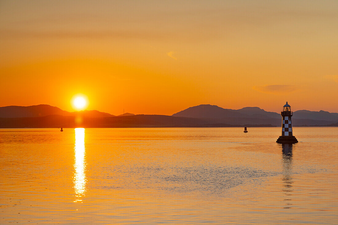 Sonnenuntergang in Port Glasgow, Firth of Clyde, Inverclyde, Schottland, Vereinigtes Königreich, Europa