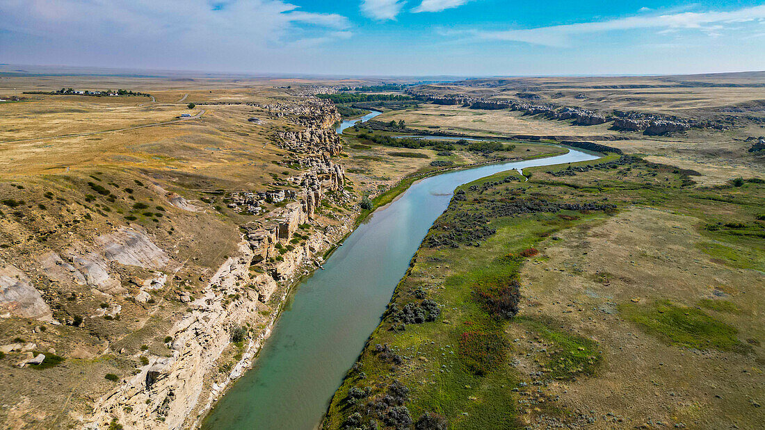 Luftaufnahmen von Hoodoos entlang des Milk River, Writing-on-Stone Provincial Park, UNESCO-Welterbe, Alberta, Kanada, Nordamerika