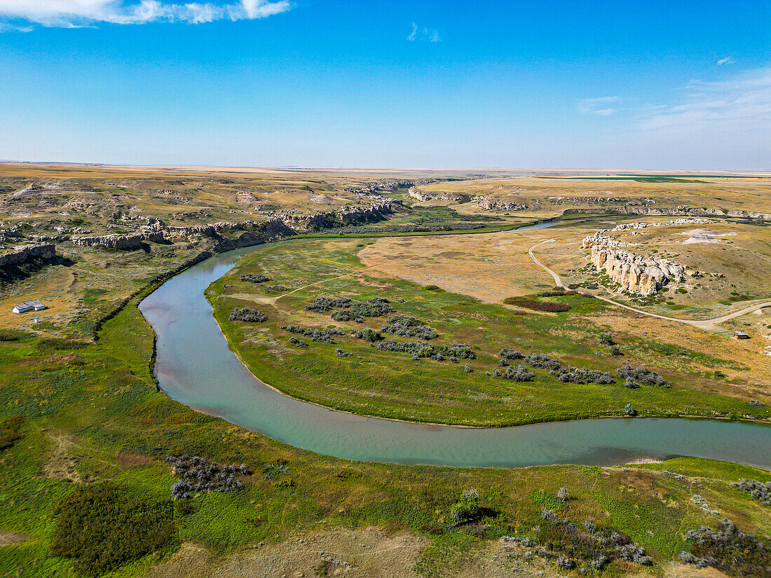 Luftaufnahmen von Hoodoos entlang des Milk River, Writing-on-Stone Provincial Park, UNESCO-Welterbe, Alberta, Kanada, Nordamerika