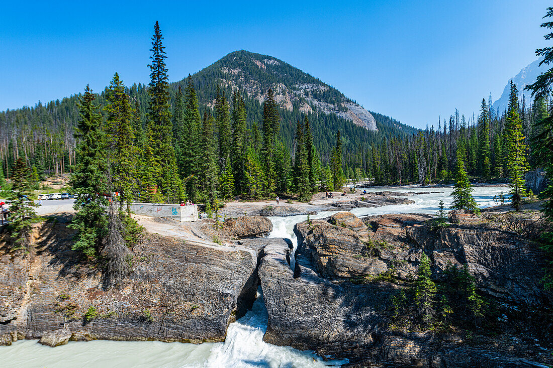 Natural Bridge Lower Falls, Yoho-Nationalpark, UNESCO-Weltnaturerbe, British Columbia, Kanada, Nordamerika