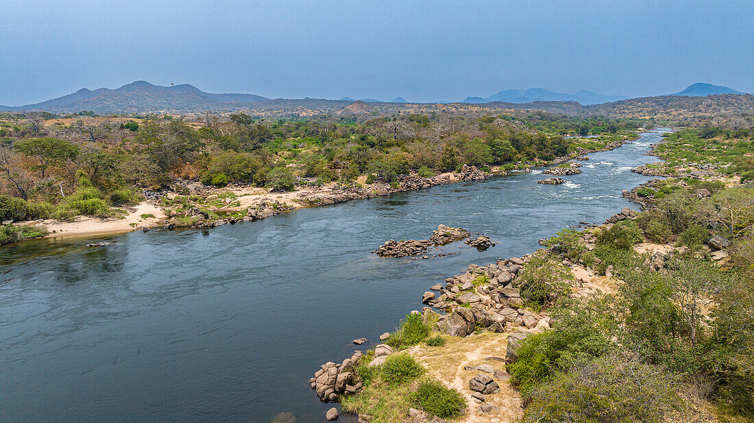 Luftaufnahme des Cuanza-Flusses, Provinz Cuanza Sul, Angola, Afrika