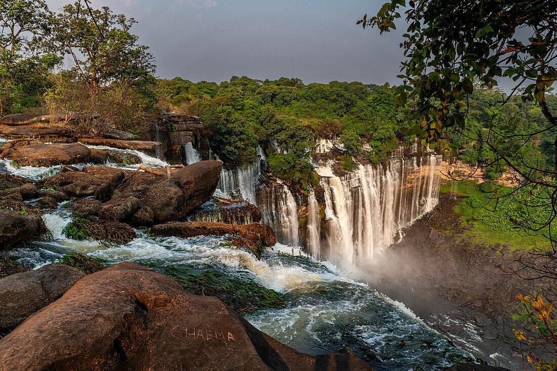 Luftaufnahme des dritthöchsten Wasserfalls in Afrika, Calandula Falls, Malanje, Angola, Afrika