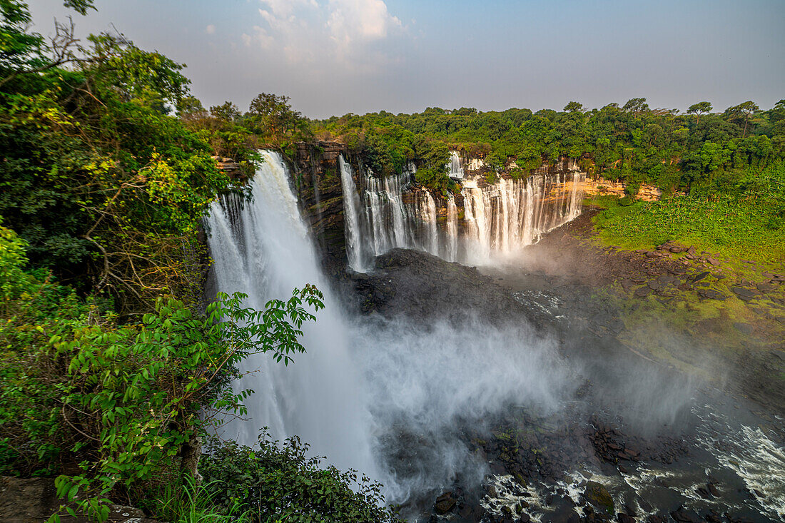 Luftaufnahme des dritthöchsten Wasserfalls in Afrika, Calandula Falls, Malanje, Angola, Afrika