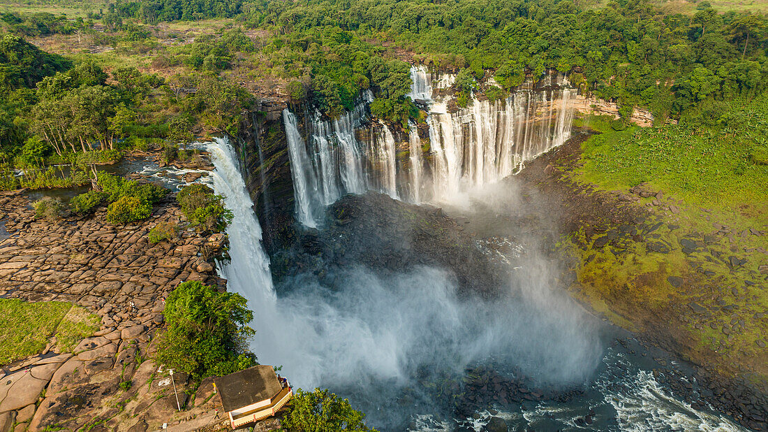 Luftaufnahme des dritthöchsten Wasserfalls in Afrika, Calandula Falls, Malanje, Angola, Afrika