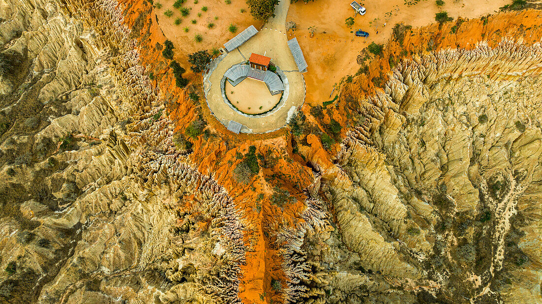 Luftaufnahme der Sandstein-Erosionslandschaft von Miradouro da Lua (Aussichtspunkt des Mondes), südlich von Luanda, Angola, Afrika