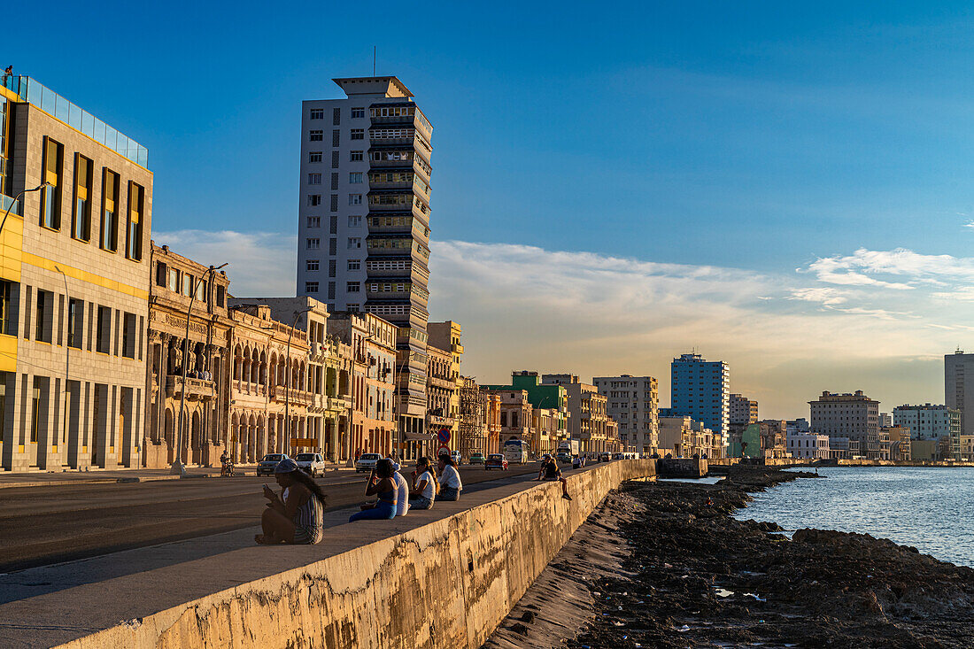 Sonnenuntergang an der Malecon-Promenade, Havanna, Kuba, Westindische Inseln, Mittelamerika
