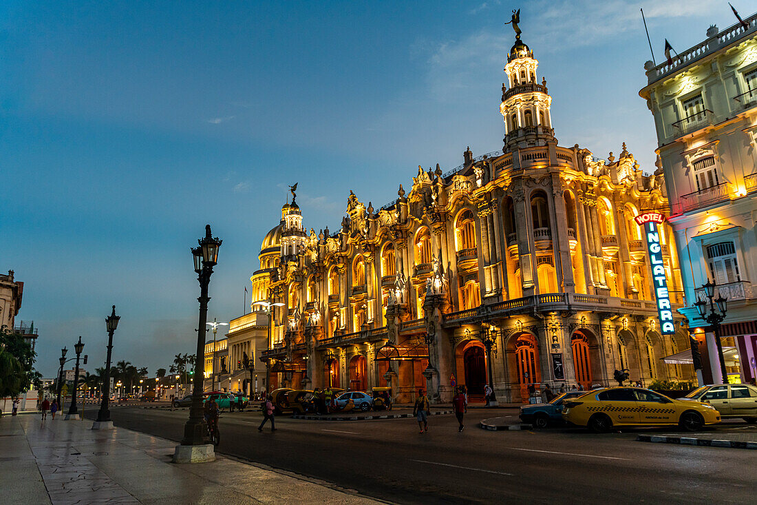 Nachtaufnahme des Theaters von Havanna, Havanna, Kuba, Westindische Inseln, Mittelamerika