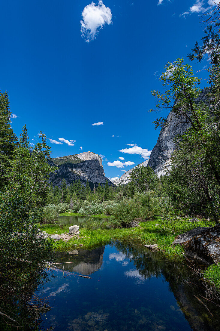 Mirror Lake in der Tenaya-Schlucht, Yosemite-Nationalpark, UNESCO-Weltnaturerbe, Kalifornien, Vereinigte Staaten von Amerika, Nordamerika