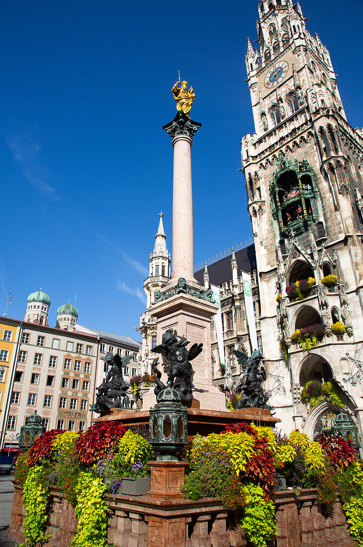 Statue of the Virgin Mary, Clock Tower with Glockenspiel, New Town Hall, Marienplatz, Old Town, Munich, Bavaria, Germany, Europe