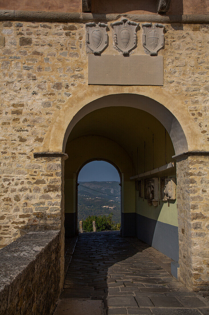 New Gate with Shields, 16th Century, Motovun, Central Istria, Croatia, Europe