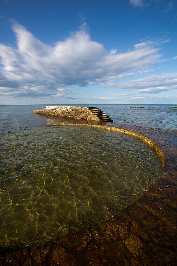 Badeplatz am Meer, Altstadt, Novigrad, Kroatien, Europa