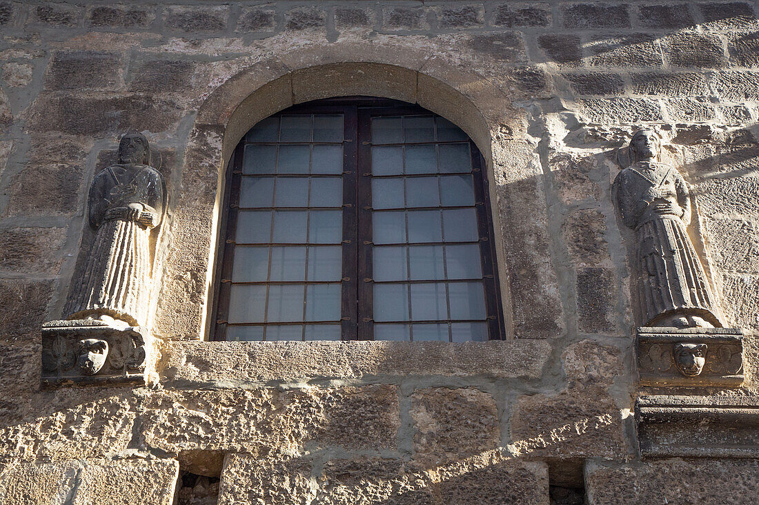 Skulpturen, Haus der zwei Heiligen, aus dem 15. Jahrhundert, Altstadt, Porec, Kroatien, Europa