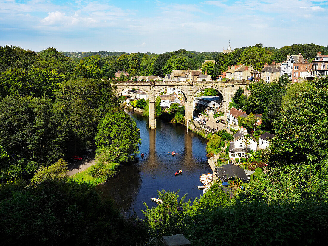 Eisenbahnviadukt über den Fluss Nidd bei Knaresborough, Knaresborough, Yorkshire, England, Vereinigtes Königreich, Europa