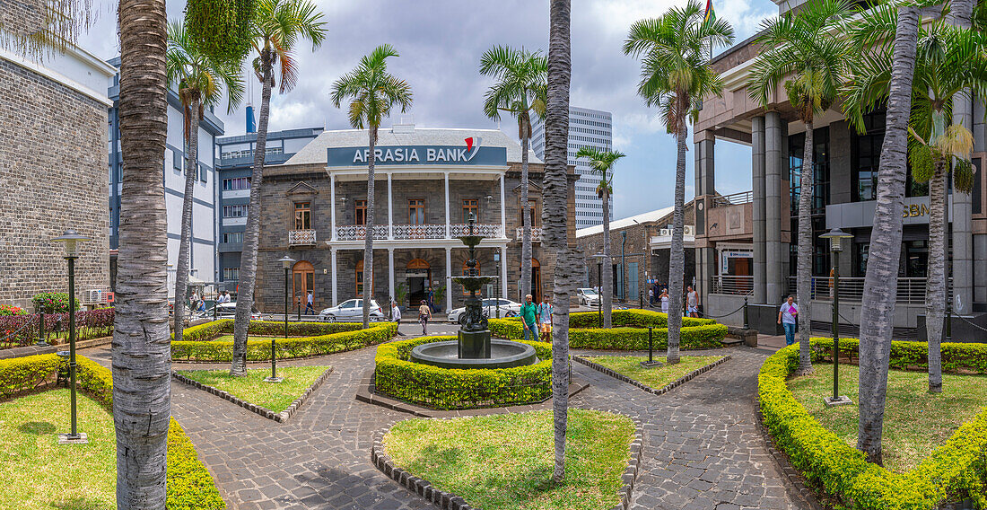 Blick auf Springbrunnen und Bäume auf dem Place d'Armes in Port Louis, Port Louis, Mauritius, Indischer Ozean, Afrika