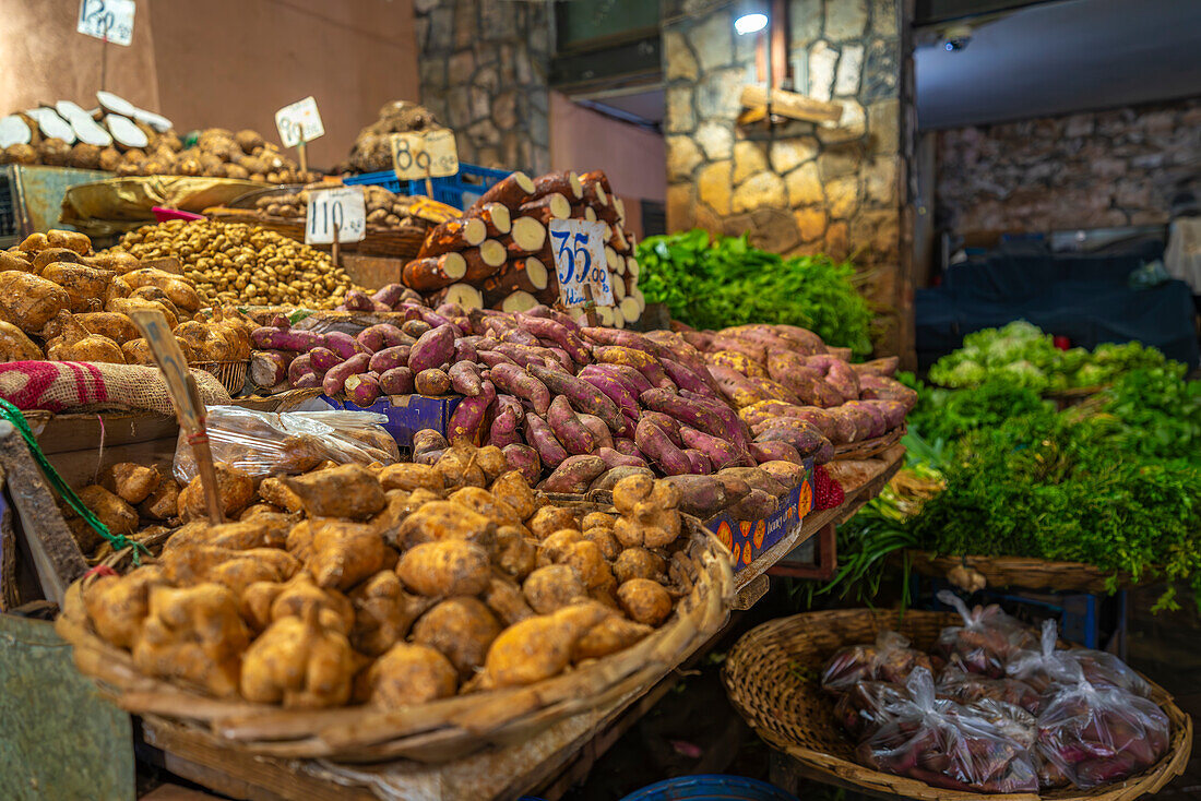 View of vegetable produce on market stall in Central Market in Port Louis, Port Louis, Mauritius, Indian Ocean, Africa