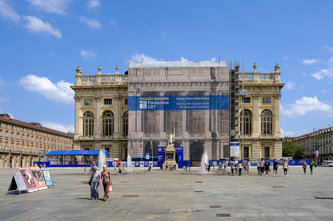 Blick auf den Palazzo Madama e Casaforte degli Acaja, erster Senat des Königreichs Italien und Residenz des Hauses Savoyen, UNESCO-Weltkulturerbe, Turin, Piemont, Italien, Europa