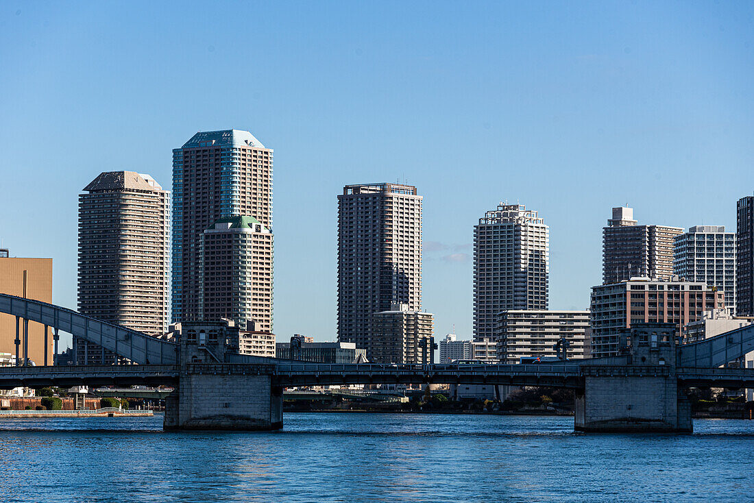 Hochhaus-Wolkenkratzer am Sumida-Fluss, Chuo City Bezirk, Toyko, Honshu, Japan, Asien