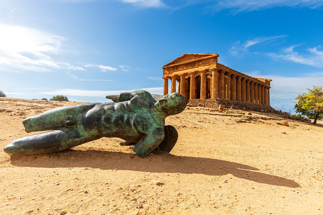 The Greek Temple of Concordia, part of the old city of Akragas, seen from below, Valley of the Temples, UNESCO World Heritage Site, Agrigento, Sicily, Italy, Mediterranean, Europe