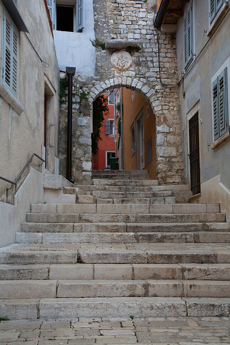 Fußweg zum Bogen, Altstadt, Rovinj, Kroatien, Europa