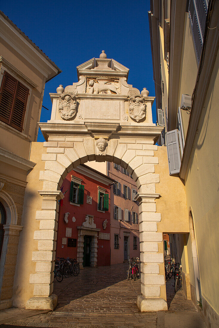 Balbi's Arch, dating from 1678, Old Town, Rovinj, Croatia, Europe