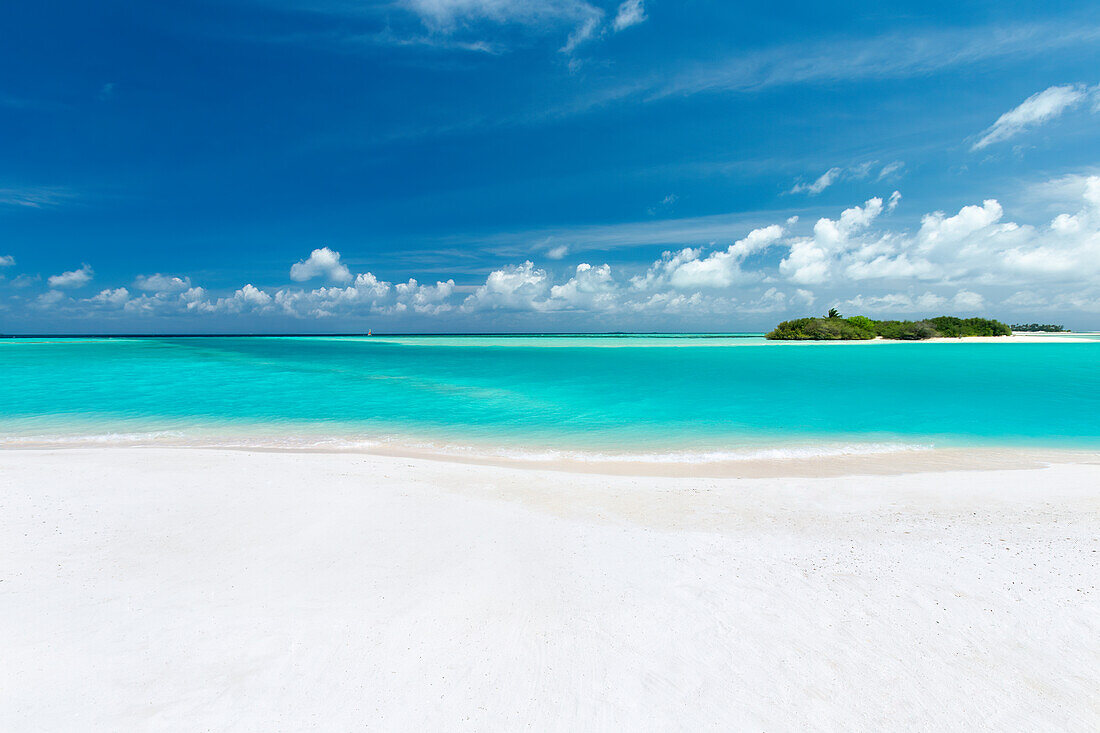 White sandy beach lagoon and island, The Maldives, Indian Ocean, Asia