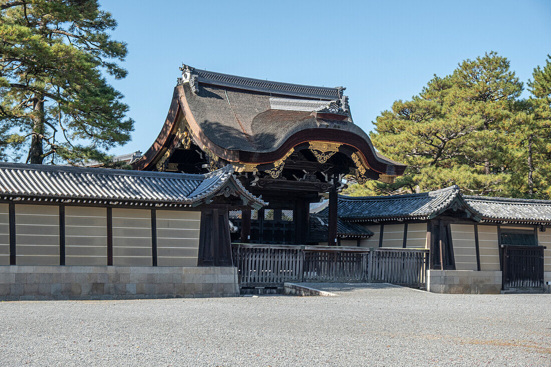 Kyoto Imperial Palace wooden gate, Kyoto, Honshu, Japan, Asia