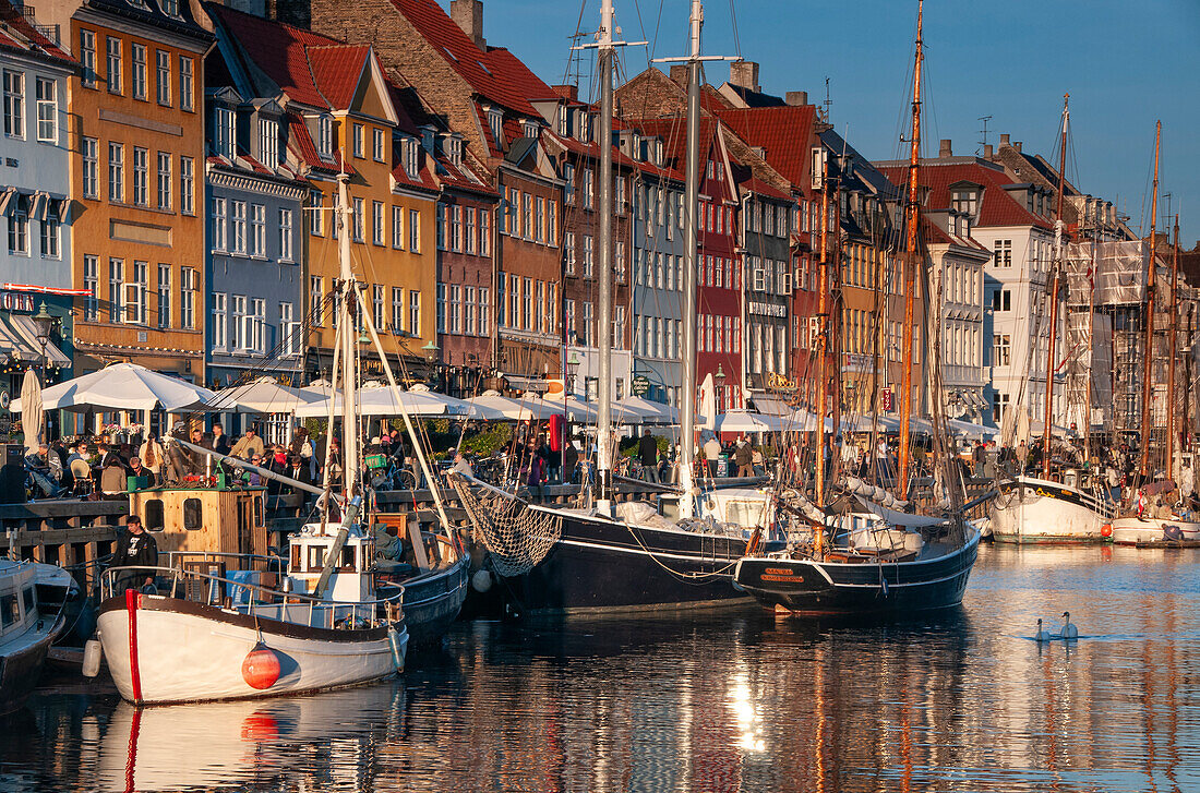 Colourful buildings and tall masted boats on the waterfront at Nyhavn, Nyhavn Canal, Nyhavn, Copenhagen, Denmark, Europe