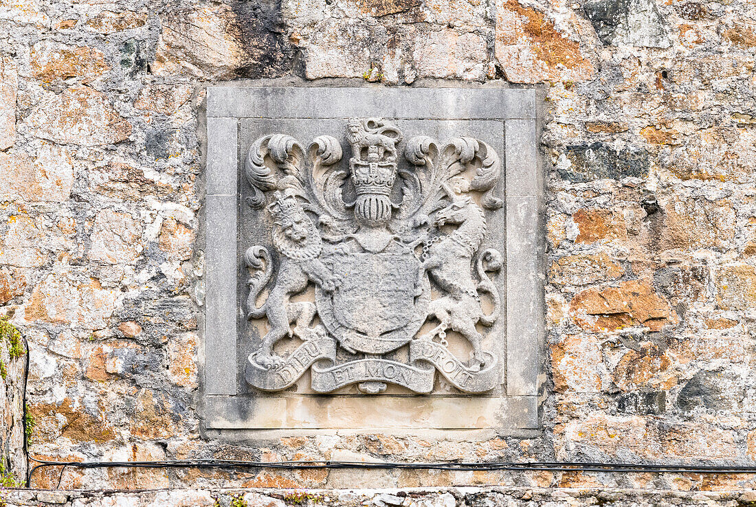 Königliches Wappen im Castle Cornet, St. Peter Port, Guernsey, Kanalinseln, Europa