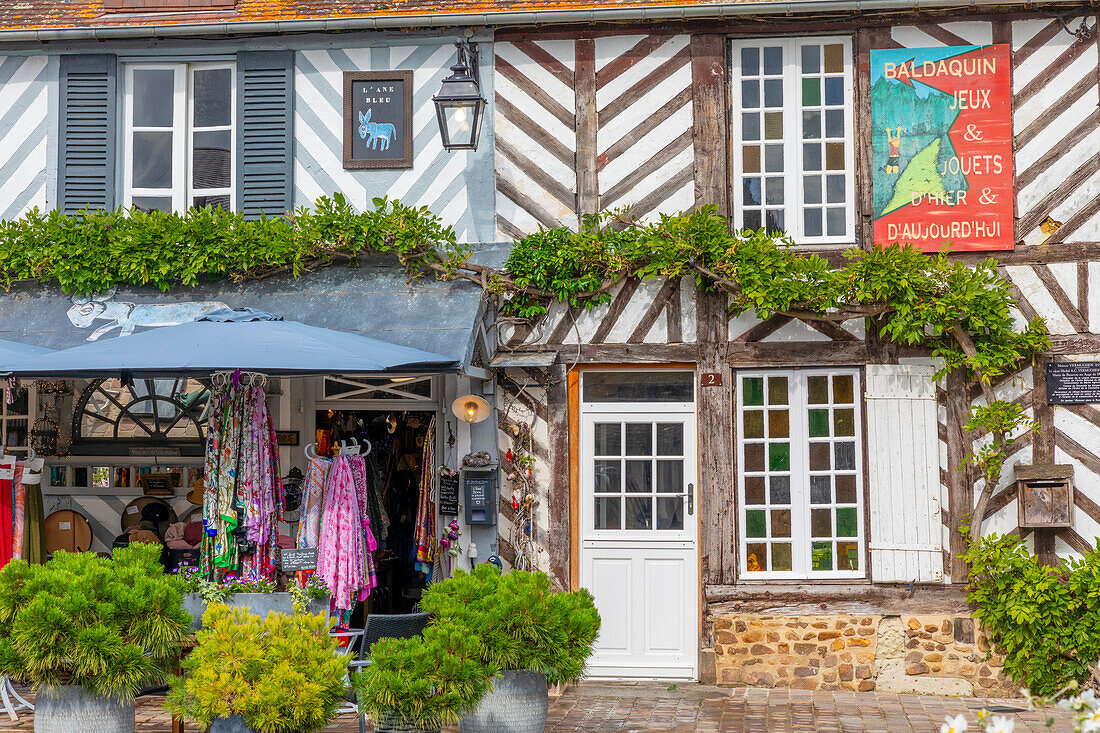Tourist shops in the Normandy village of Beuvron-en-Auge, Beuvron-en-Auge, Normandy, France, Europe