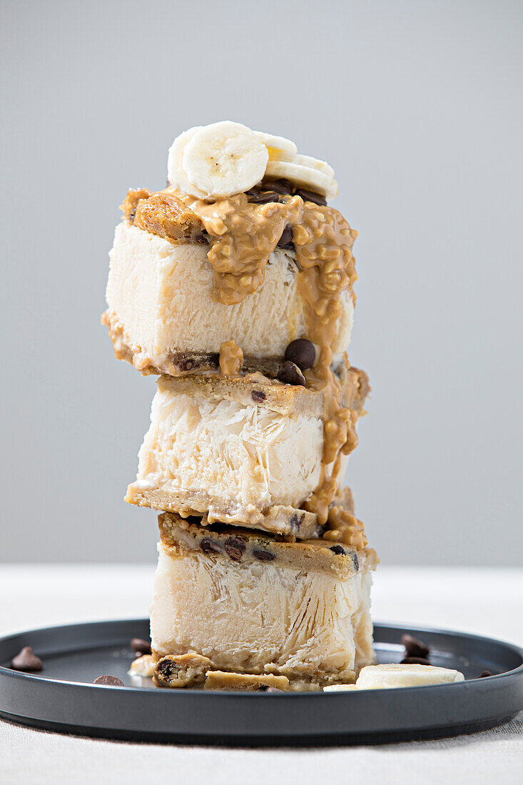 ice cream cookie sandwiches with peanut butter and banana ice cream