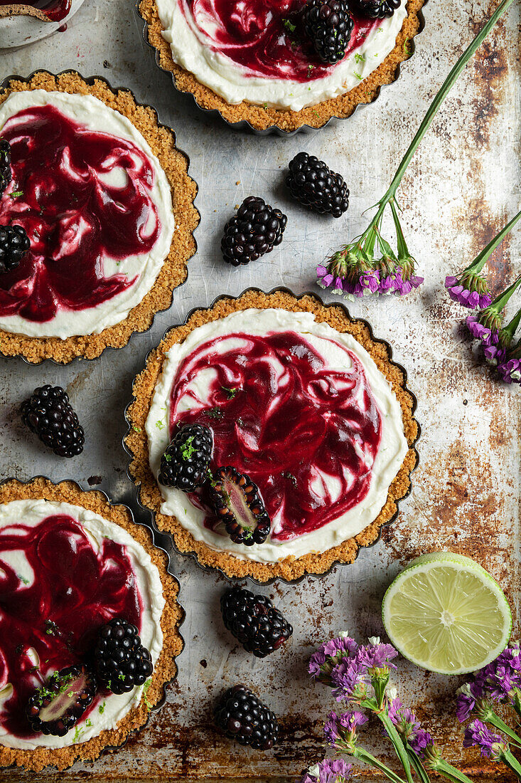 Mini cheesecake blackberry and lime tartlets