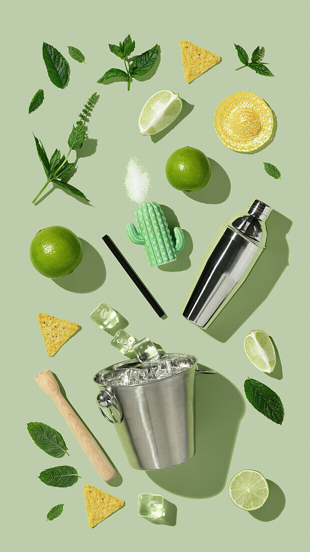 Mojito-Cocktail-Konzept. Mojito ingredients and cocktail accessories lay flat top view Mexican food and drinks