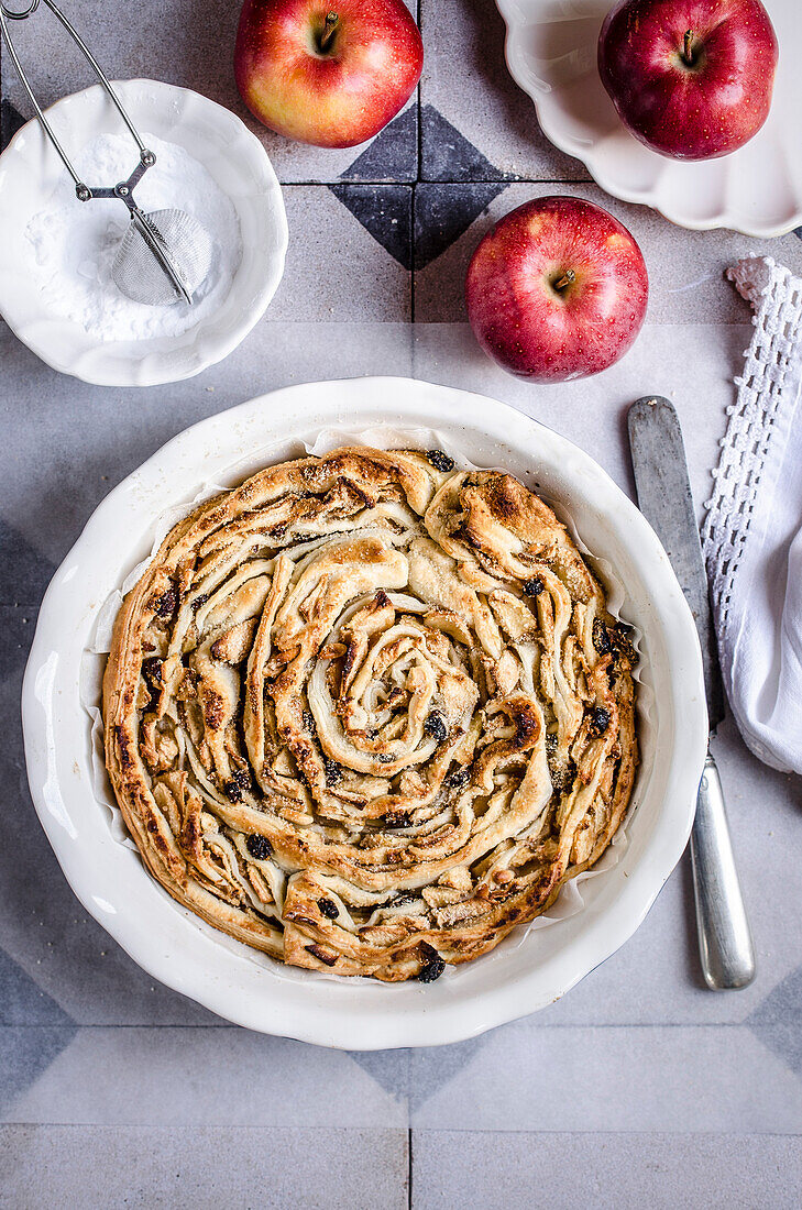 Ein frisch gebackener Apfelstrudel