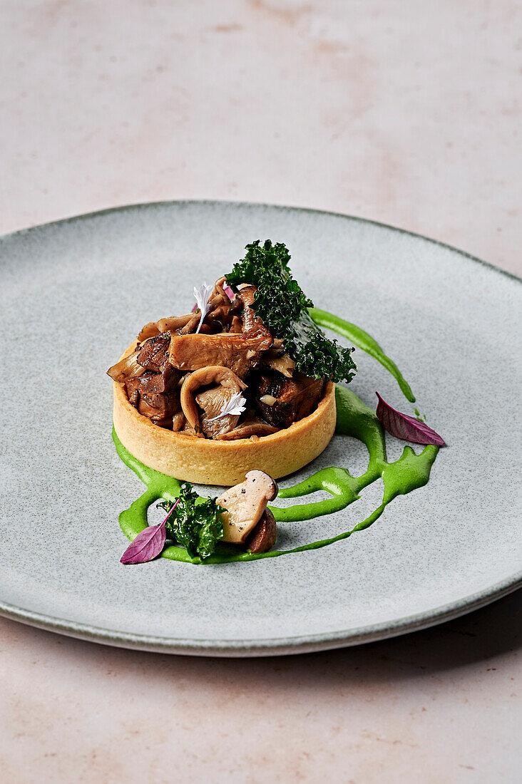Tart with wild mushrooms, black truffle and Jerusalem artichoke, creamed spinach and kale chips