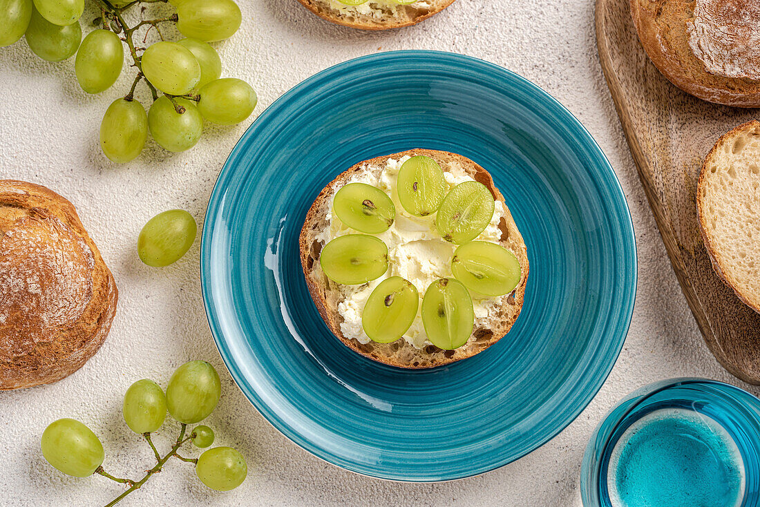 Sandwiches with cream cheese and grapes