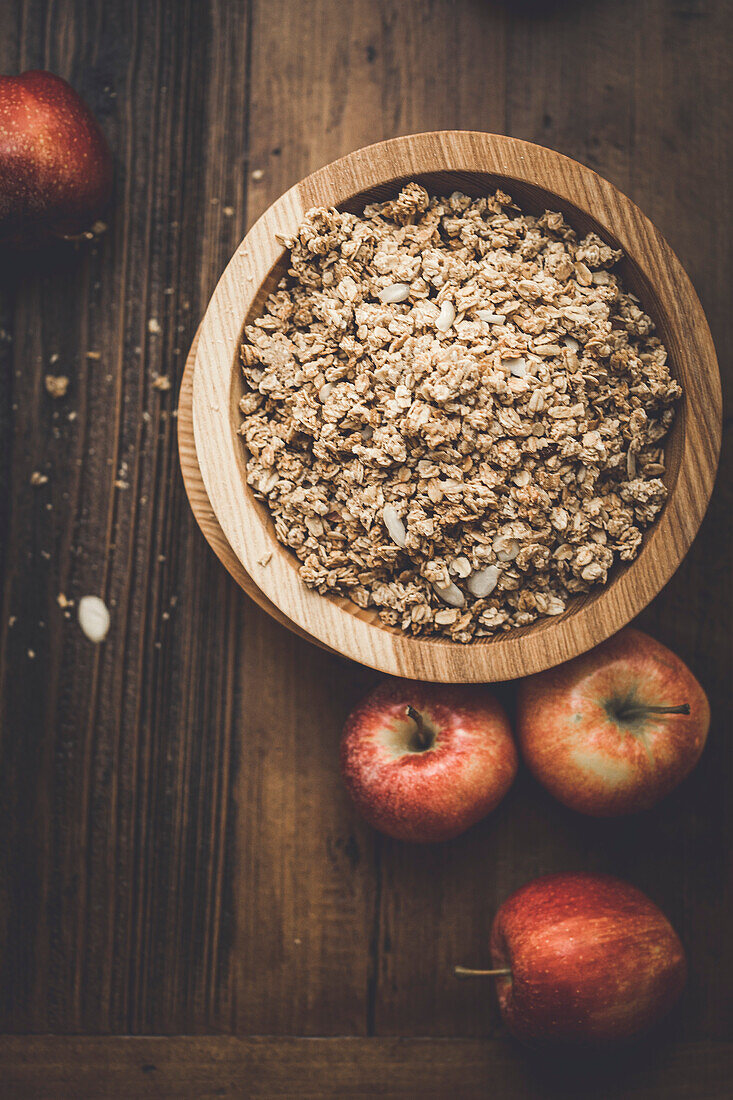 Müsli in einer rustikalen Küche