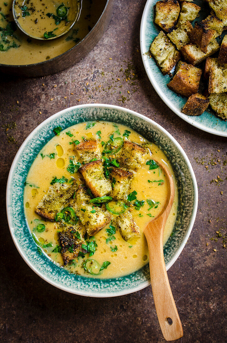 Palästinensische Kürbis- und rote Linsensuppe