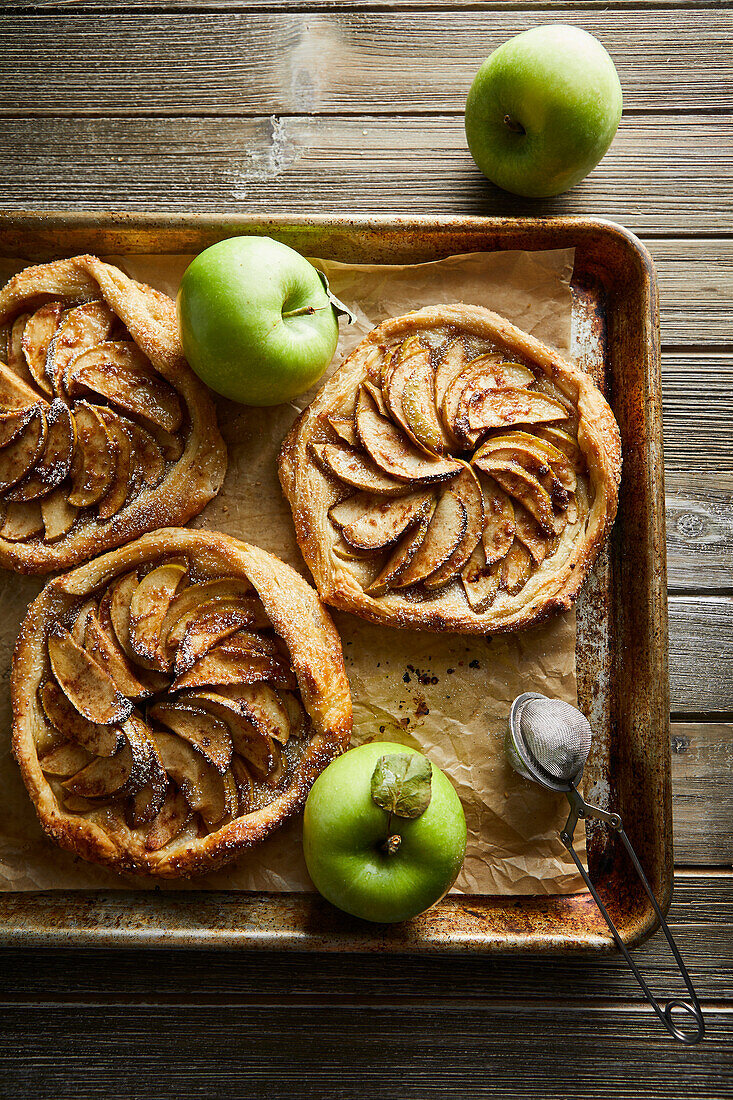 Apple galettes with green apples