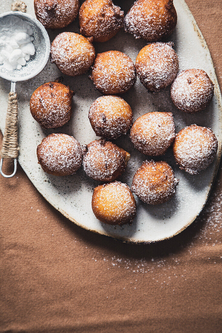 Ricotta-Krapfen auf einem Teller