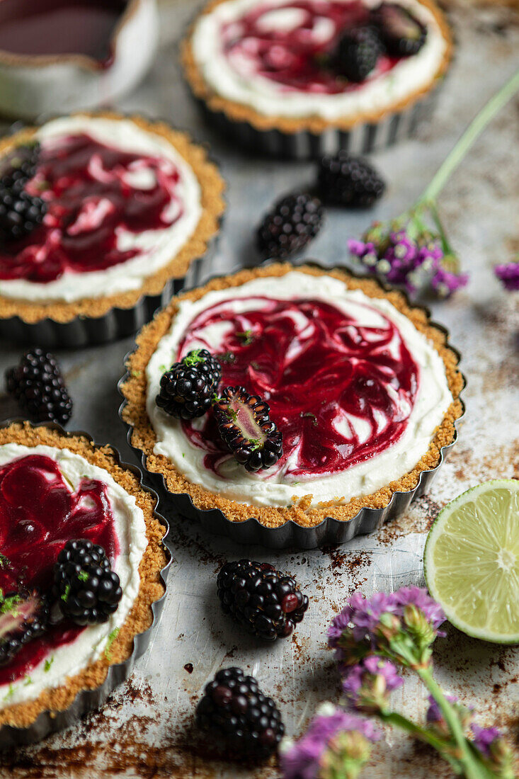 Mini cheesecake blackberry and lime tartlet