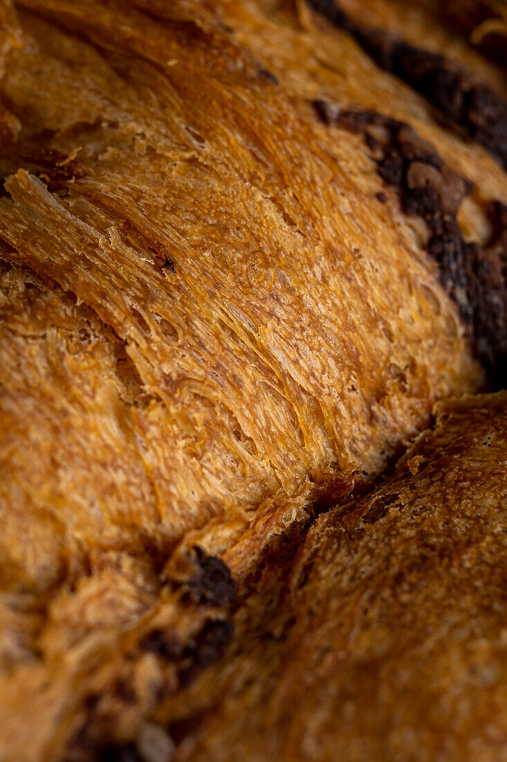 Nahaufnahme von oben von hausgemachtem italienischen Weihnachtskuchen Panettone