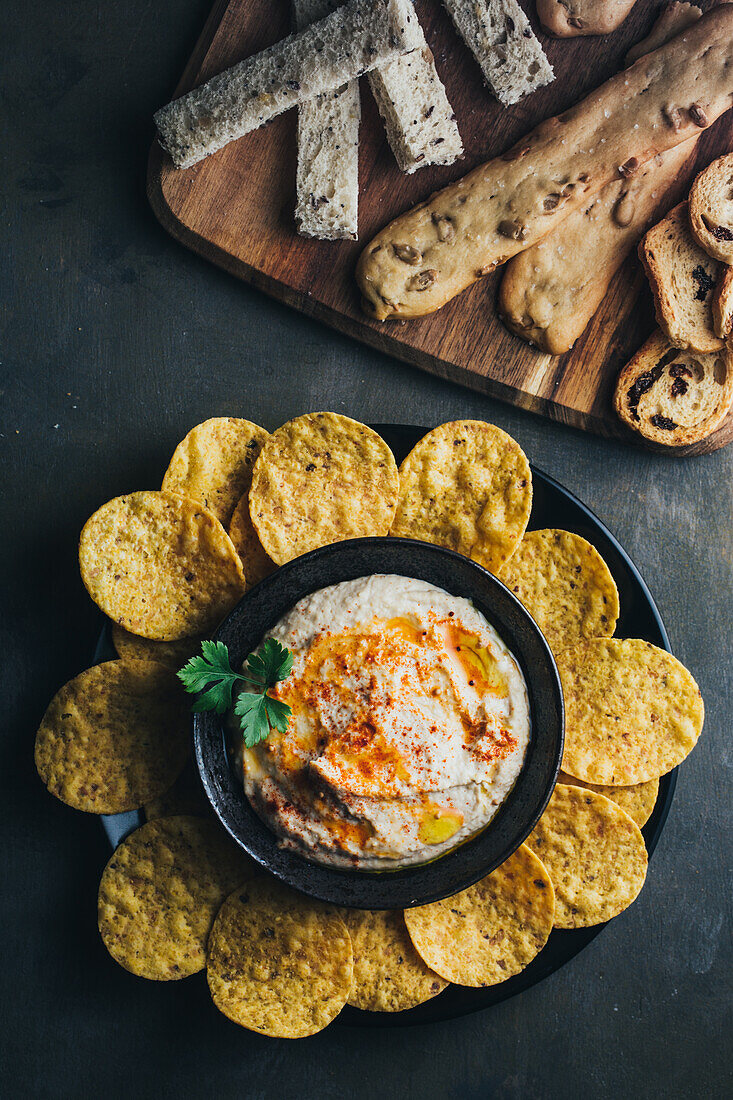 Delicious hummus with paprika, olive oil and some bread to dip