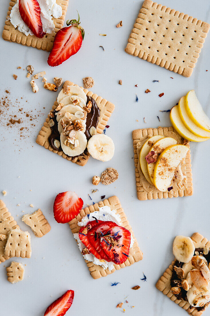 Butter biscuits with chocolate cream, banana, strawberries and cream cheese